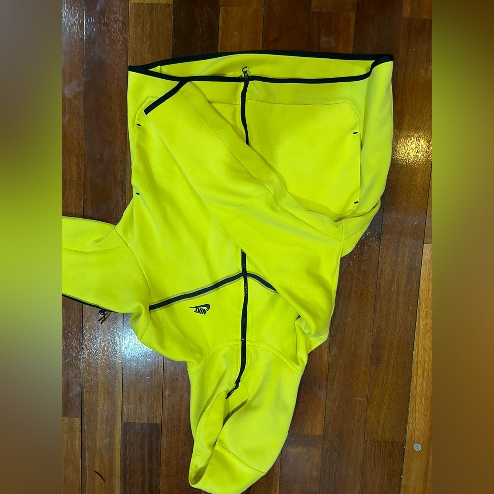 Nike tech